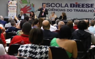 Centrais sindicais defendem projeto sobre trabalho com aplicativos, e Marinho critica ‘desinformação’